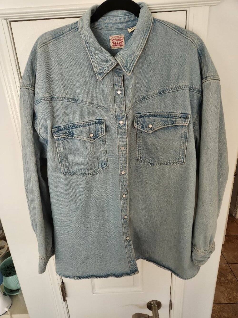 Levi Women's Size XL Collared Long Sleeve Denim Shirt
